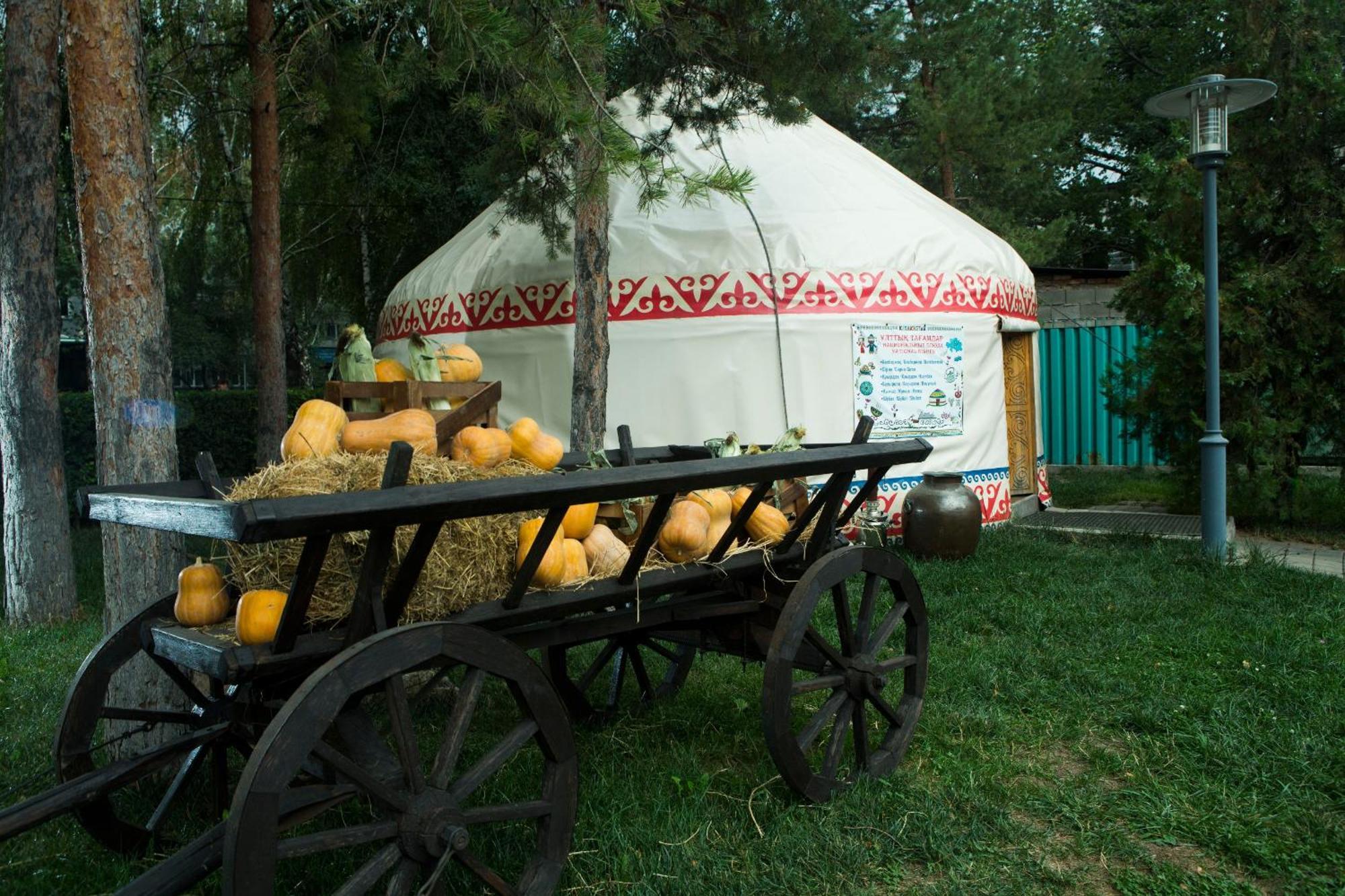 Saraishyq Hotel Almaty Bagian luar foto