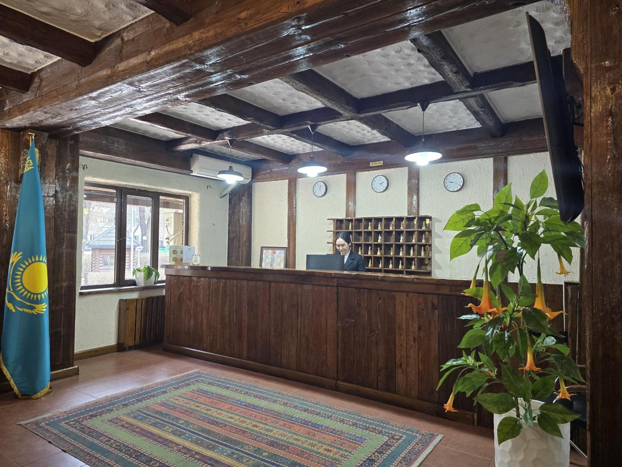 Saraishyq Hotel Almaty Bagian luar foto